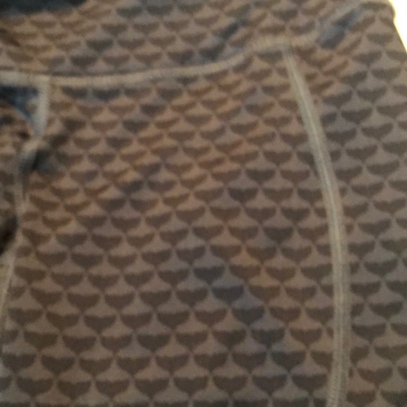 Vineyard Vines performance capris - Picture 2 of 3